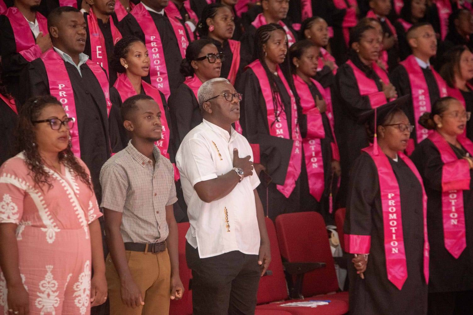seas-14-1 Cérémonie de sortie des promotions Mamiratra et Henika : une nouvelle génération de diplômés engagée pour l’éducation